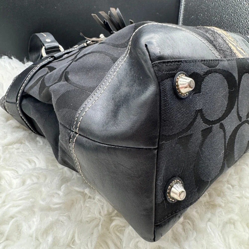 Coach Handbag - Picture 10 of 11